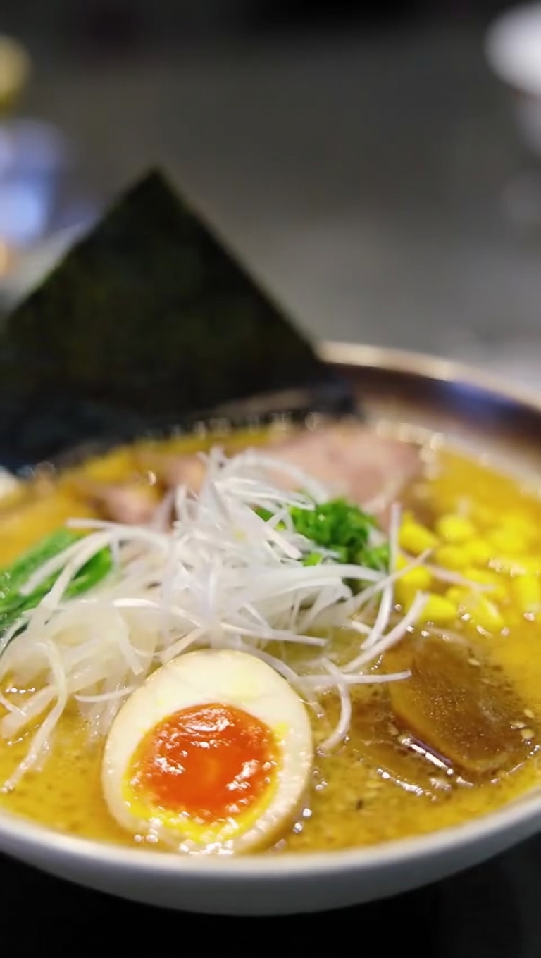 Authentische japanische Miso-Ramen mit hausgemachtem Chashu
