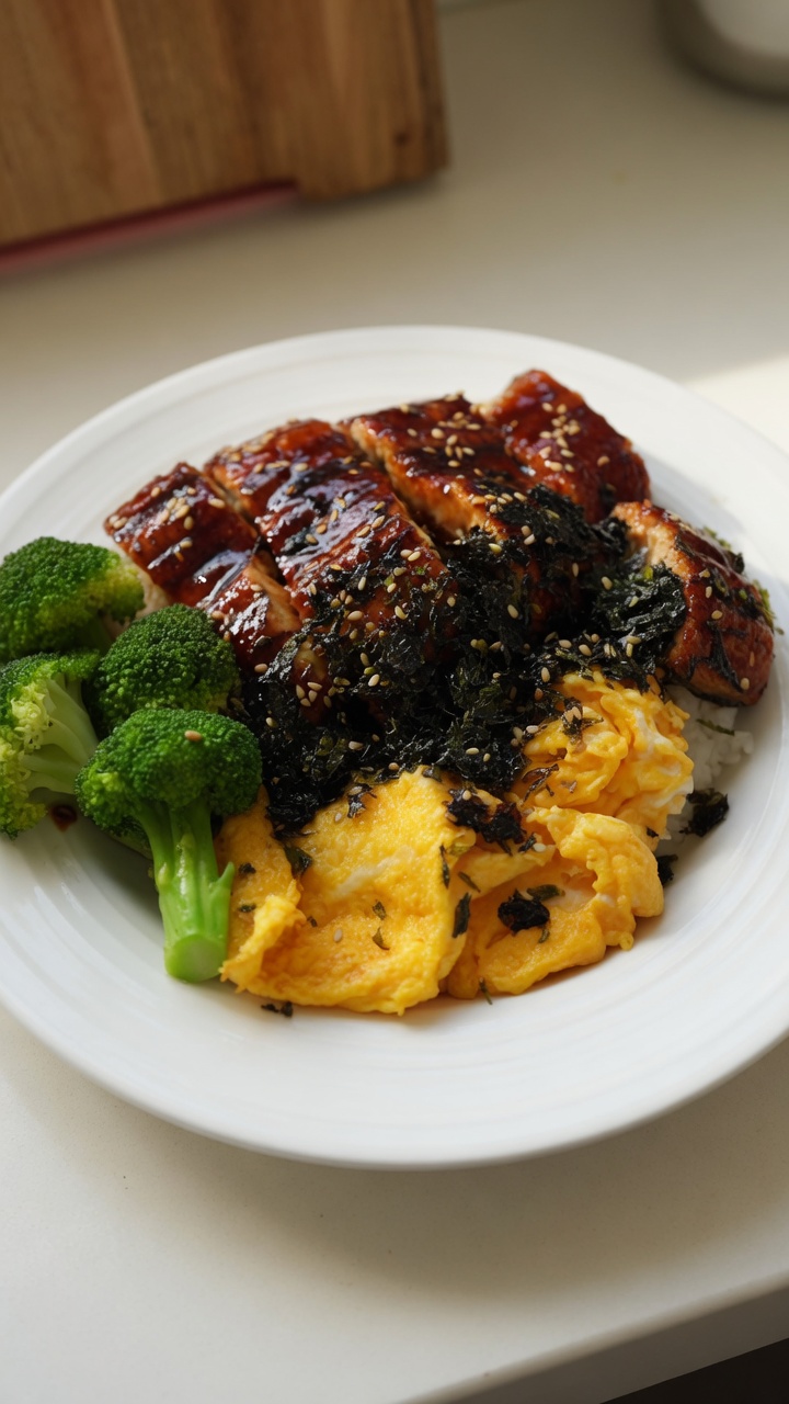 Japanische gegrillte Aal-Reisschale (Unagi Don)