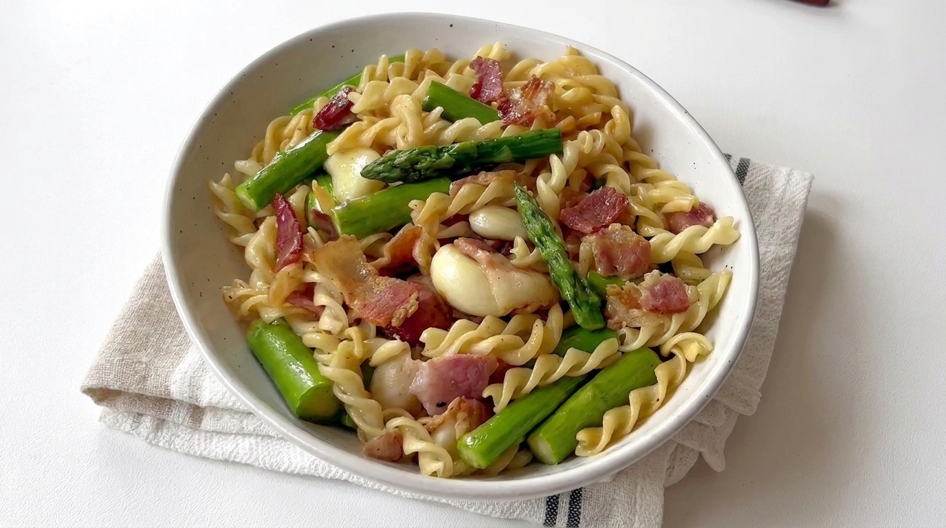 Herzhafte Fusilli mit Spargel und Speck