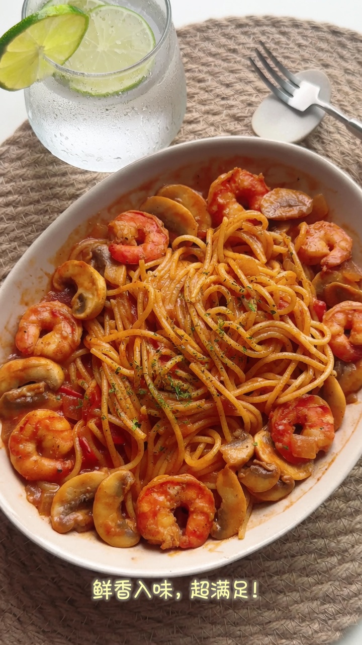 Cremige Garnelen-Pilz-Spaghetti in Tomatensauce