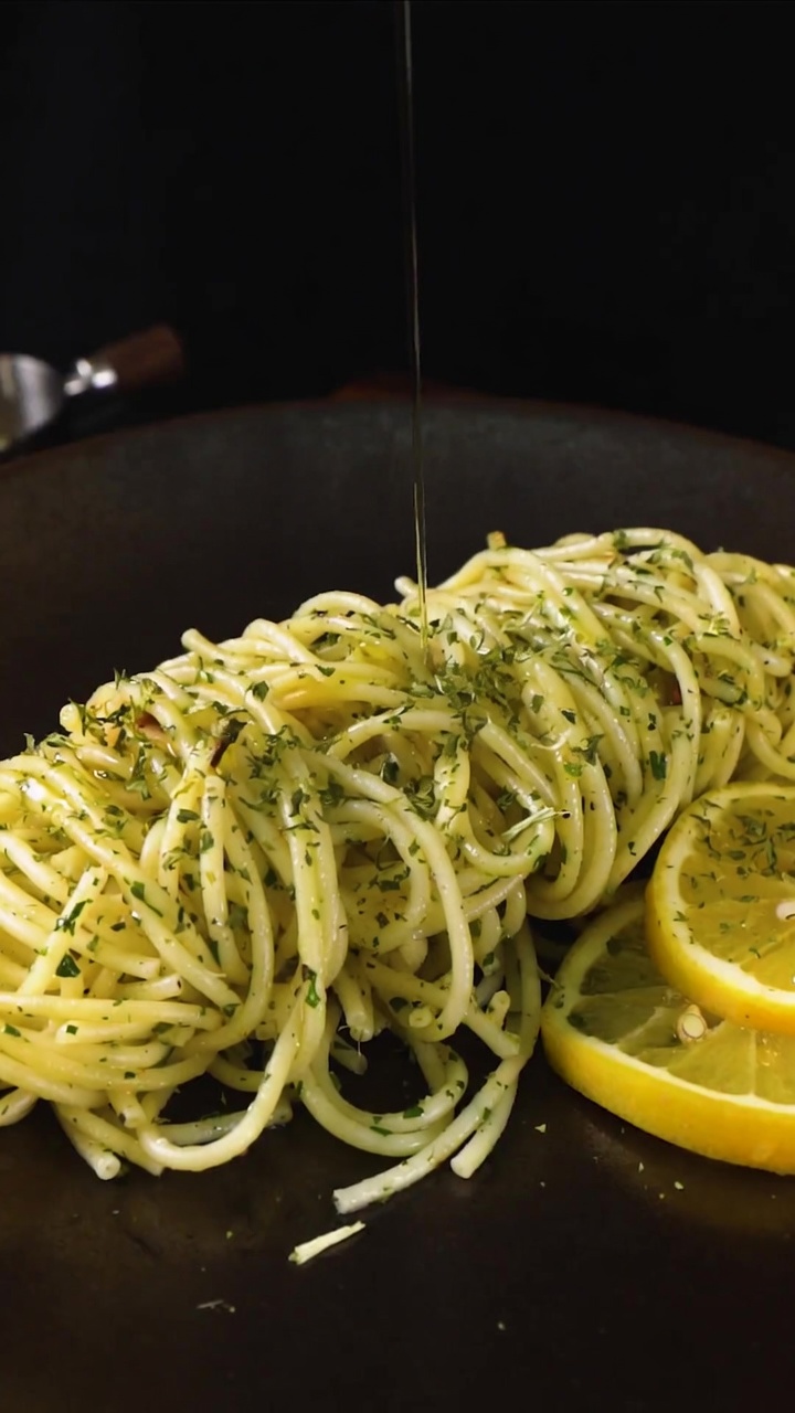 Klassische Knoblauch-Olivenöl-Pasta (Spaghetti aglio e olio)