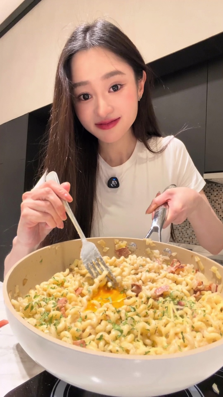 Cremige Speck-Carbonara mit Spiralnudeln