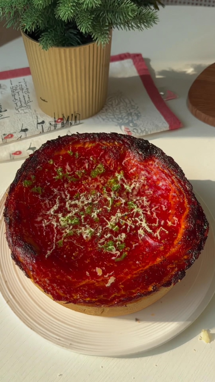 Klassische Chicago Deep Dish Pizza