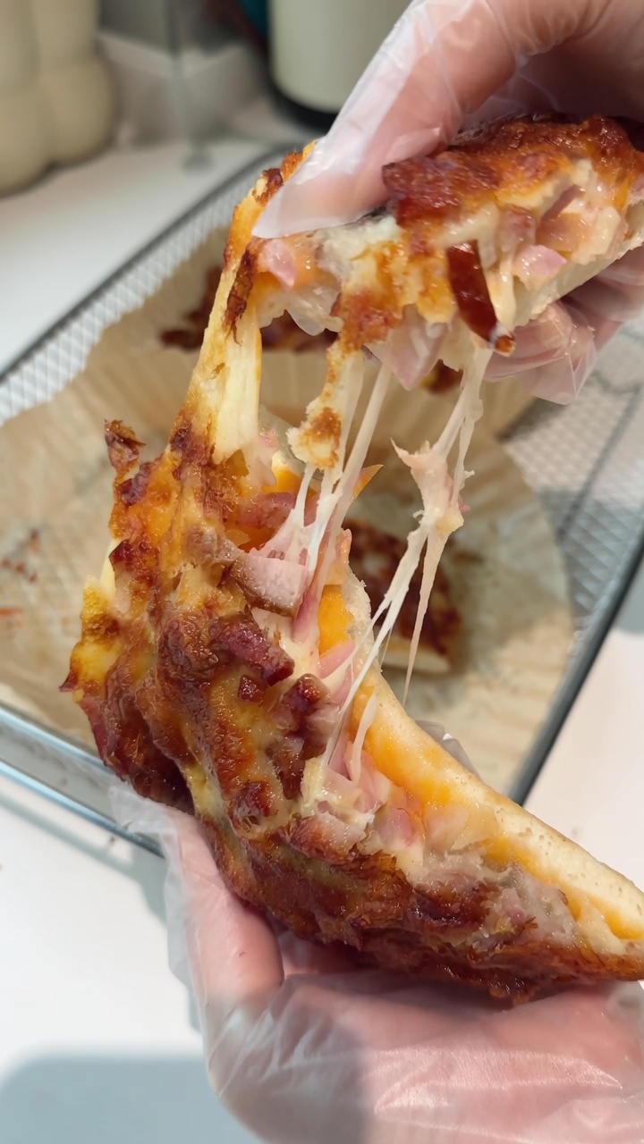 Mini-Pizza mit Speck und Banane