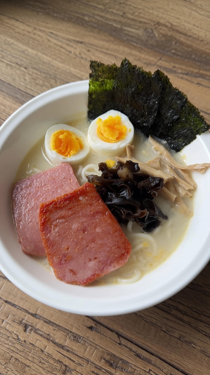 Schnelle Instant-Ramen nach Tonkotsu-Art