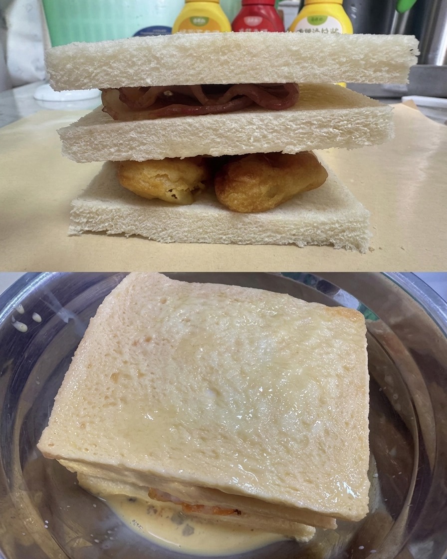 Ein zweigeteiltes Bild, das das hoch aufgeschichtete Sandwich mit sichtbarem Speck und Nuggets sowie das in einer Metallschüssel mit roher Eiermischung ummantelte Sandwich zeigt.