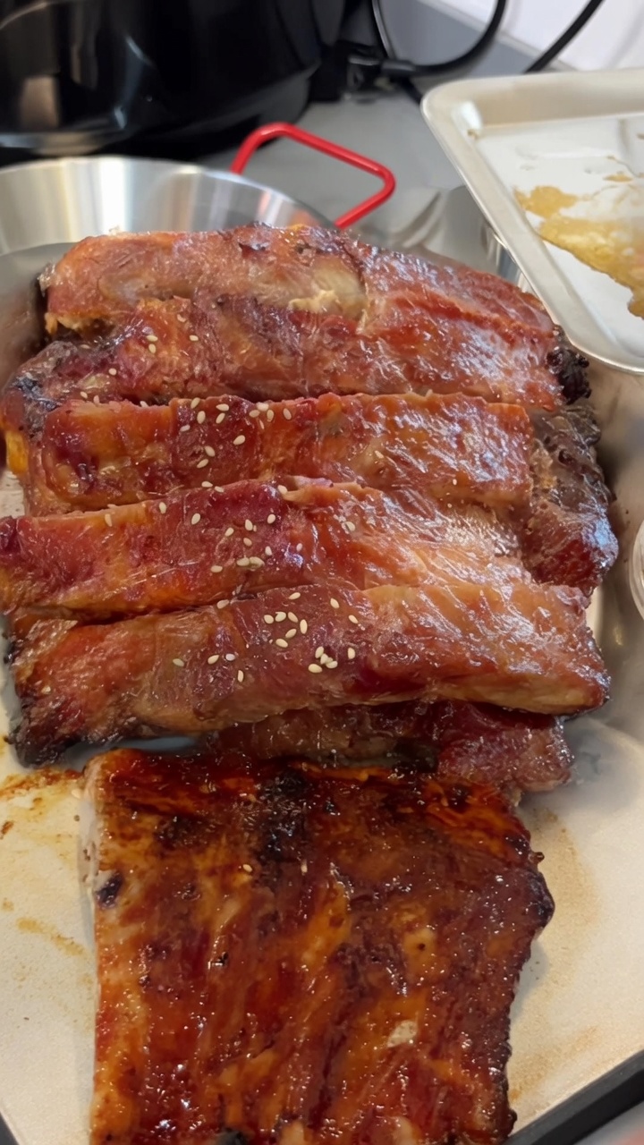 Im Ofen gebackene Char Siu Schweinerippchen (Chinesisches BBQ)