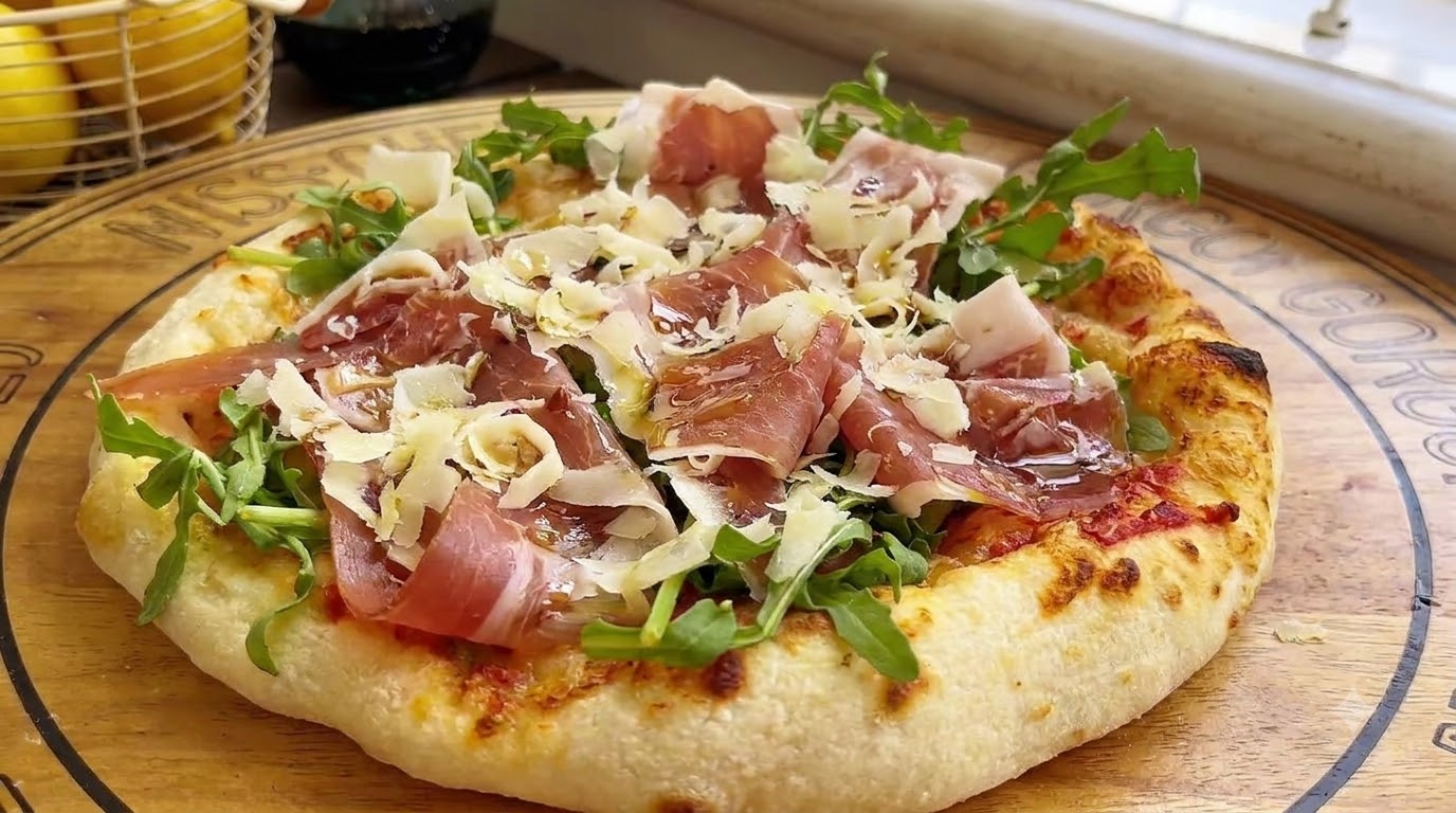 Klassische italienische Parma-Pizza