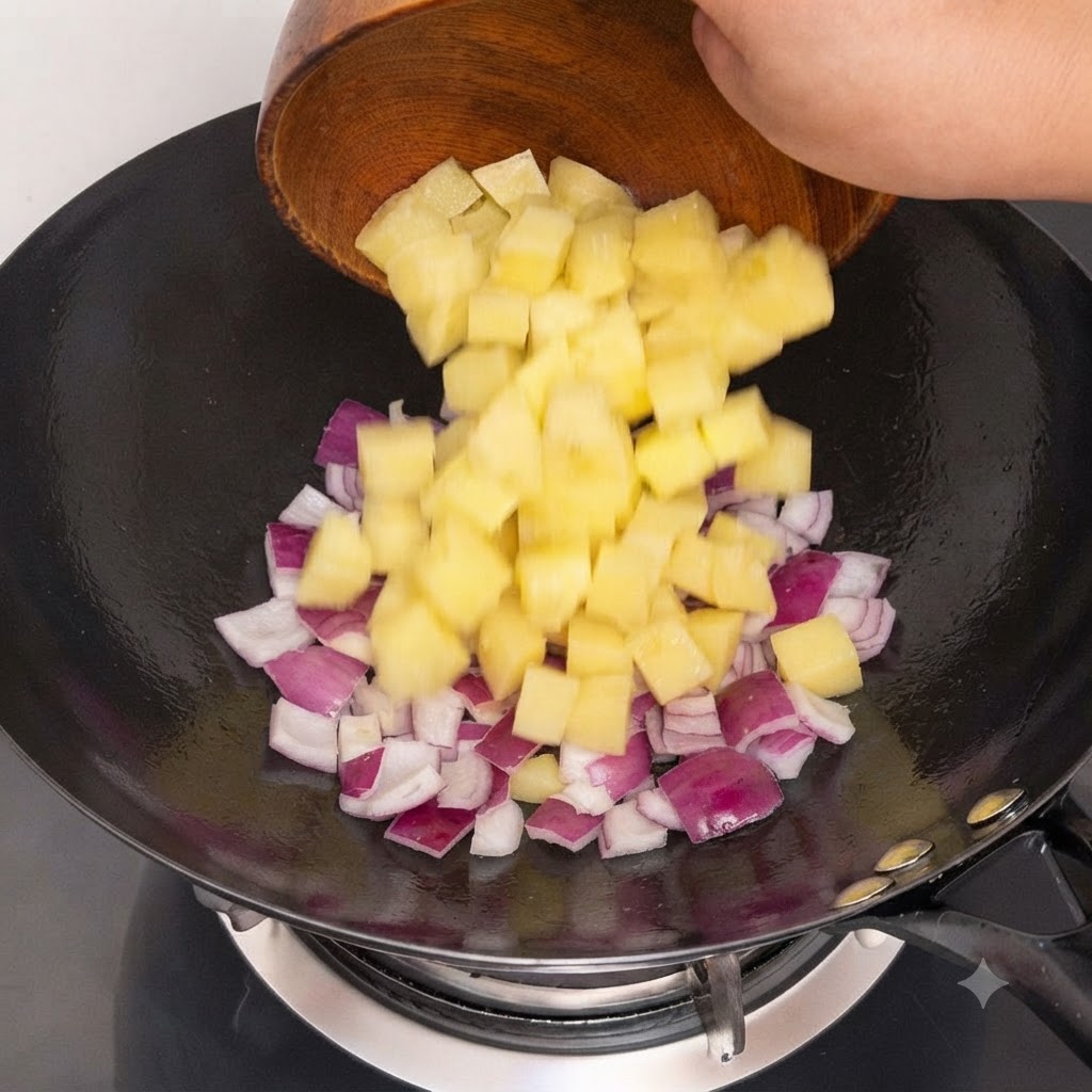Gehackte rote Zwiebeln werden zum Anbraten in einen heißen Wok gegeben.