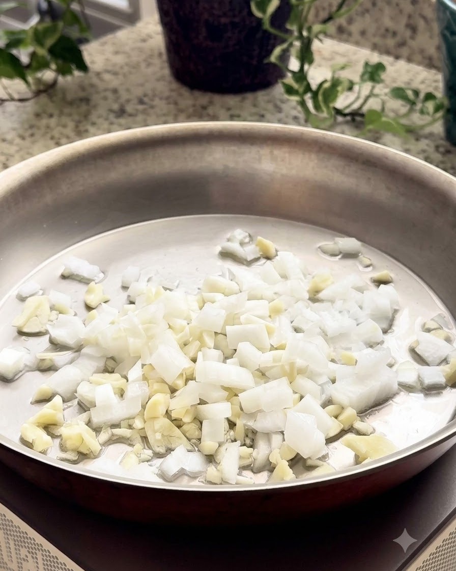 Chiliflocken werden in eine Pfanne mit gehackten Zwiebeln, Knoblauch und Brokkoli gestreut.