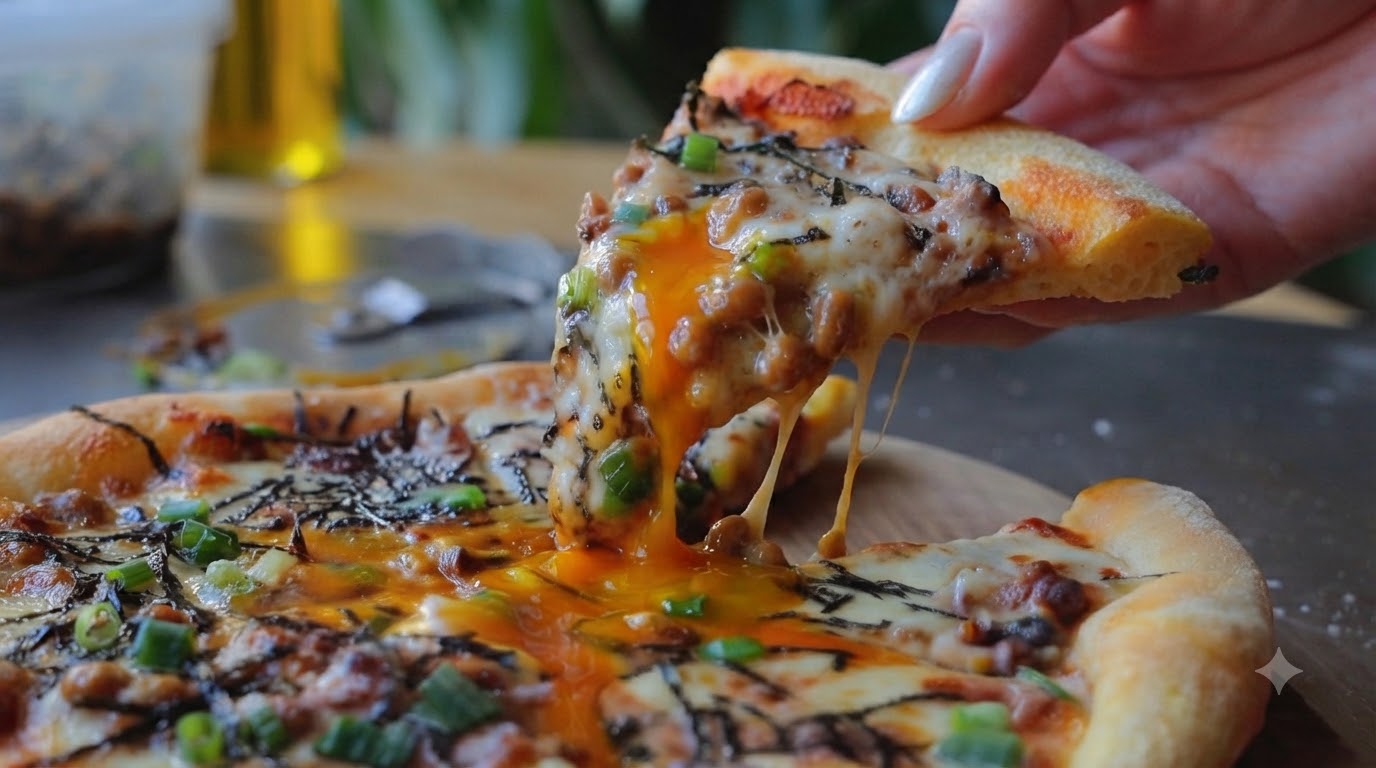 Japanische Natto Pizza mit Eigelb